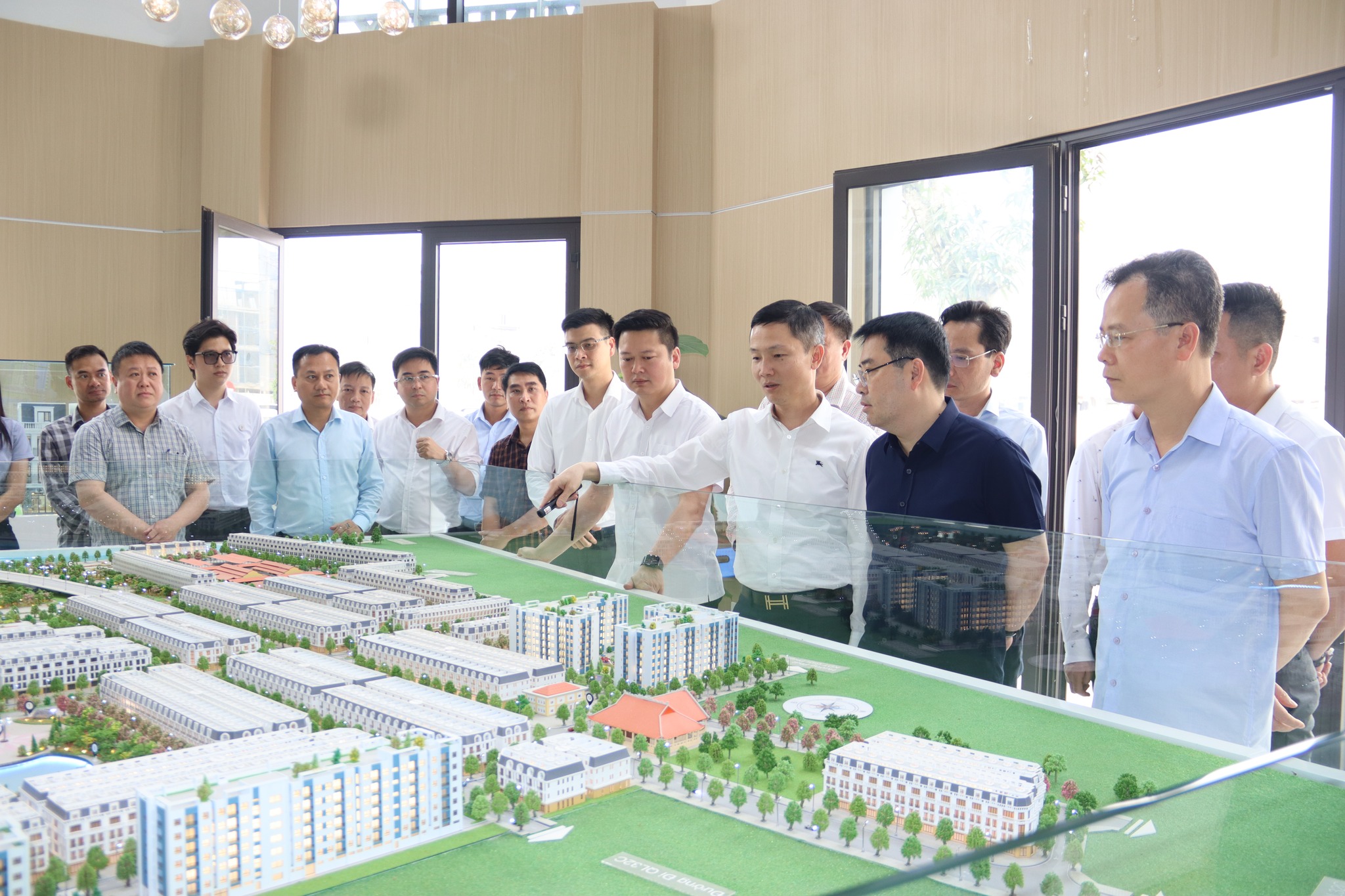 Phường Âu Lâu phát động phong trào thi đua 120 ngày “Đẩy nhanh công tác đo đạc, lập bản đồ địa chính, lập hồ sơ địa chính và hoàn thành cơ sở dữ liệu đất đai”