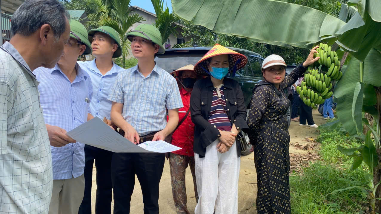 UBND phường Âu Lâu phối hợp với các đơn vị liên qua xác minh, trả lời kiến nghị của công dân phản ánh ảnh hưởng trong quá trình thi công tại khu công nghiệp Minh Quân